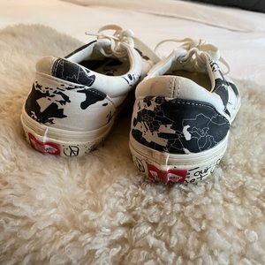 Limited edition globe vans